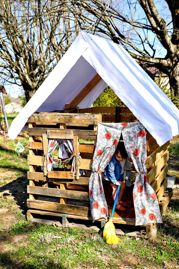 Awesome DIY the Pallet Playhouse