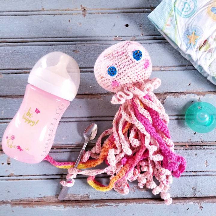 Crocheting Amalfi the Baby Jellyfish Amigurumi