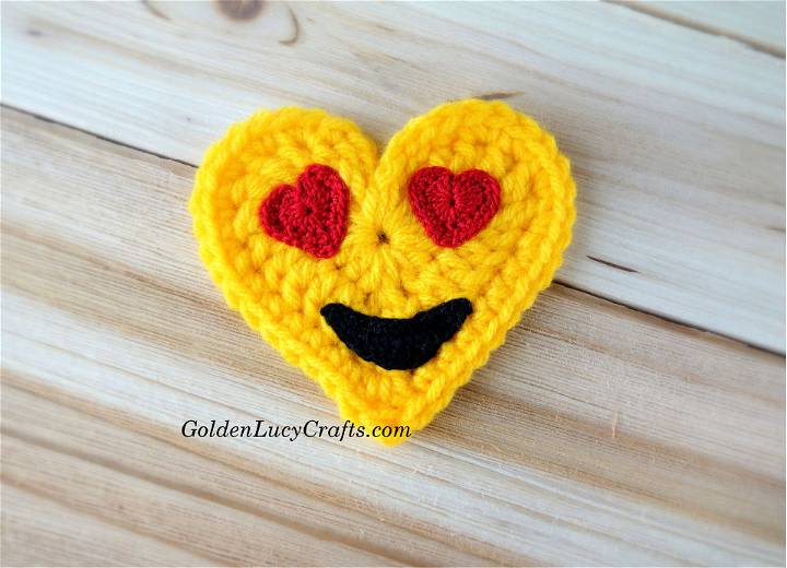 Crochet Eyes Emoji Valentine Heart Pattern