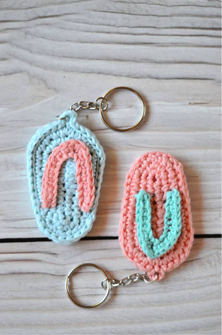 Crocheting a Flip Flop Keychain - Free Pattern