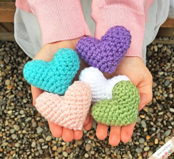 Pretty Crochet Mini Amigurumi Heart Pattern