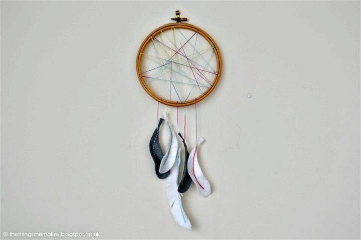 DIY Embroidery Hoop Dream-catcher