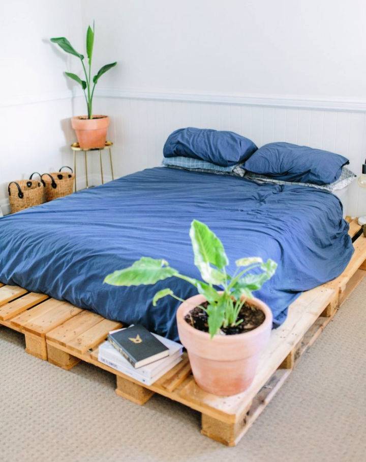 DIY Full Size Pallet Bed Frame