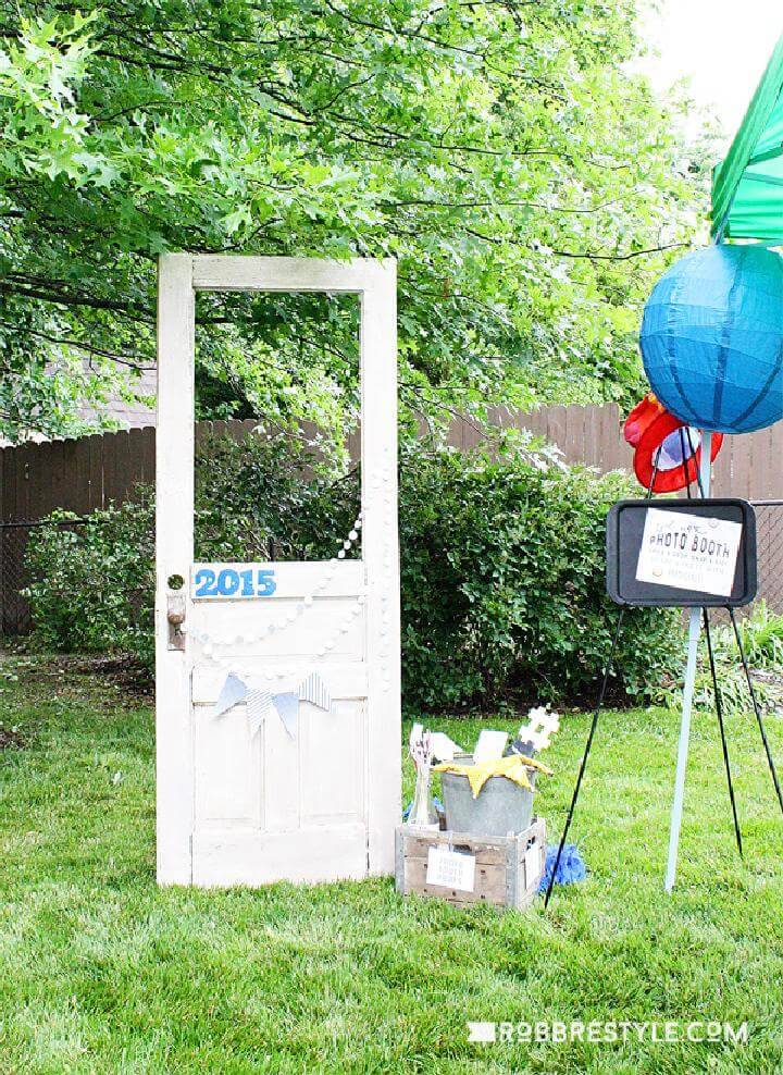 DIY Homemade Photo Booth for Graduation Party