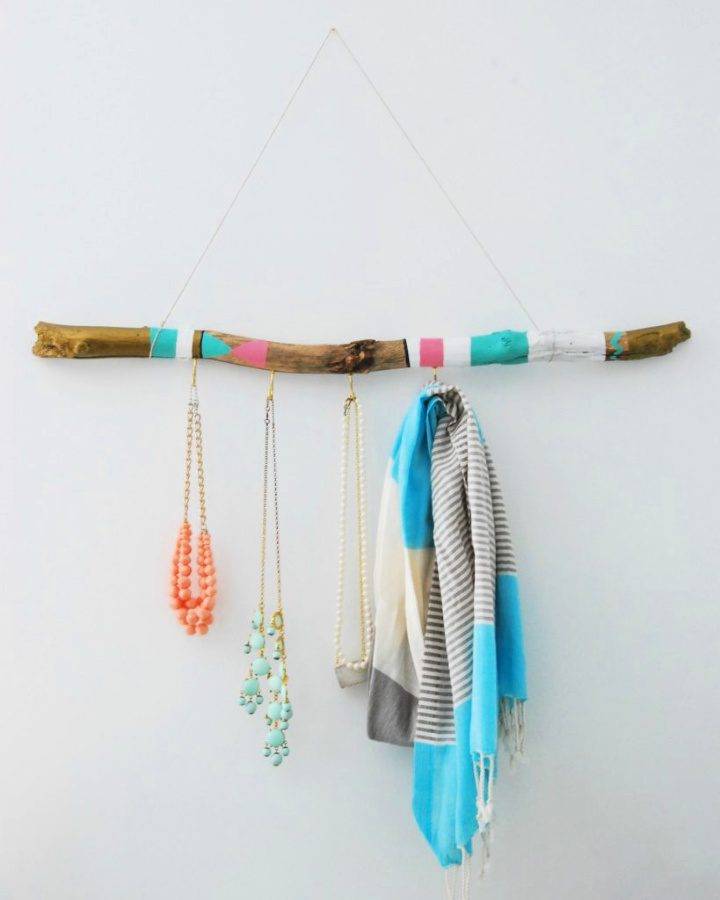 DIY Jewelry Hanger Using Driftwood