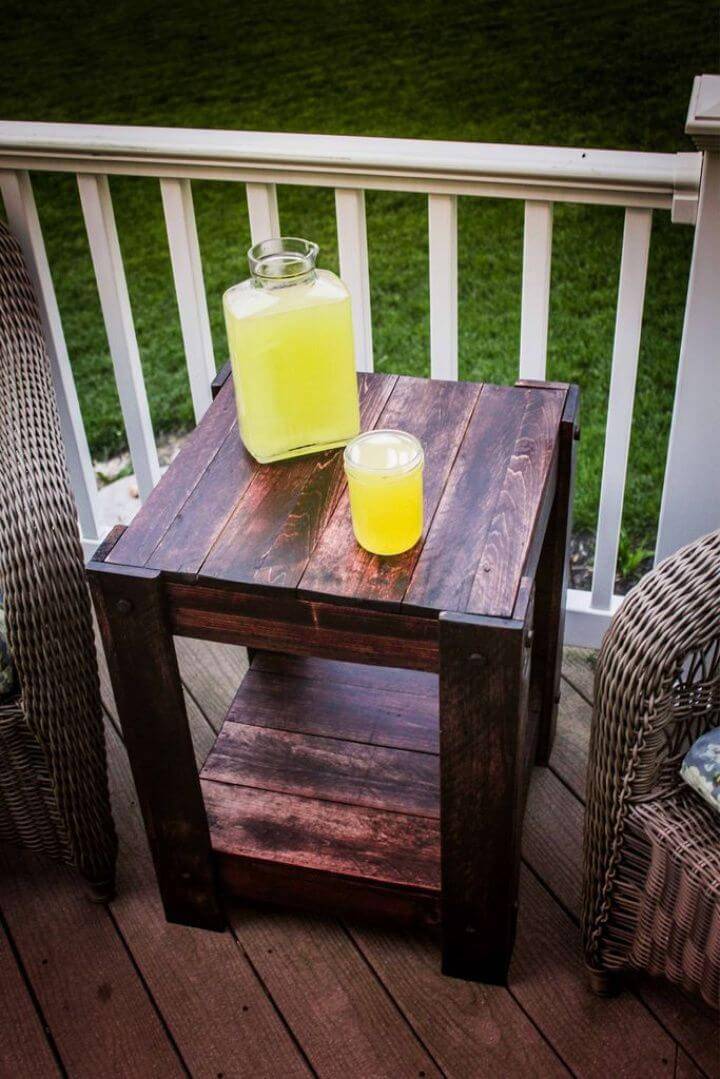 DIY Outdoor Pallet End Table