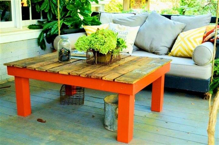 DIY Pallet Board Coffee Table