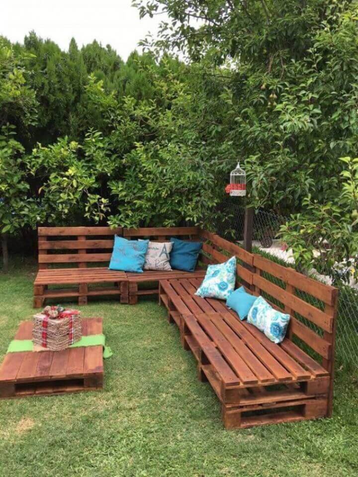 How to Make Outdoor Pallet Sofa