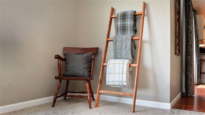Quick and Easy DIY Blanket Ladder